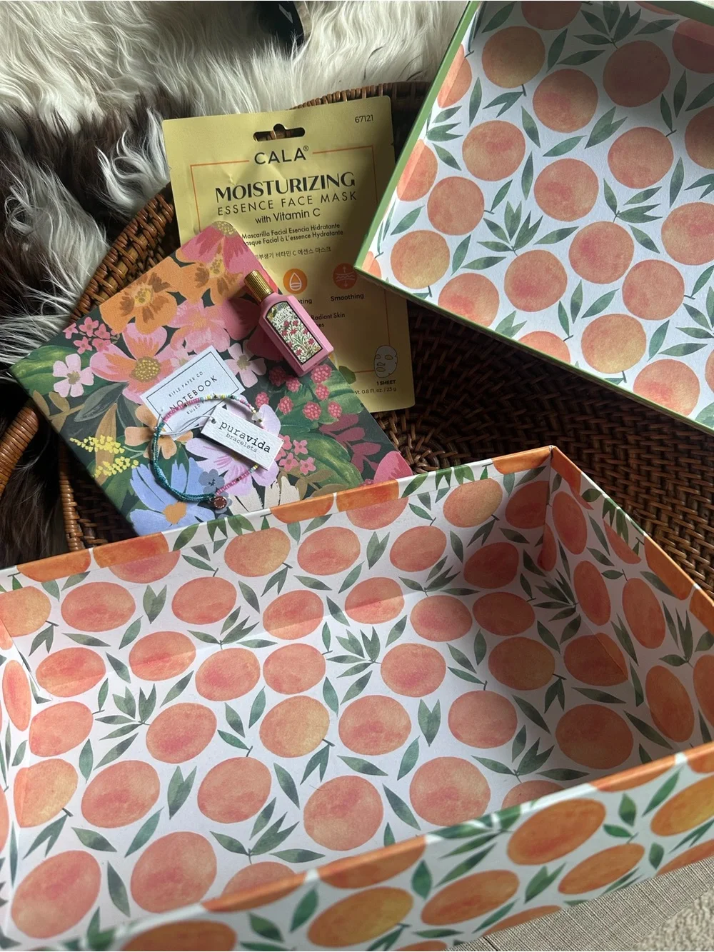 Summer Vacation 5 Piece Bundle-Gucci, Puravida, Rifle Paper Company - Picture 11 of 12